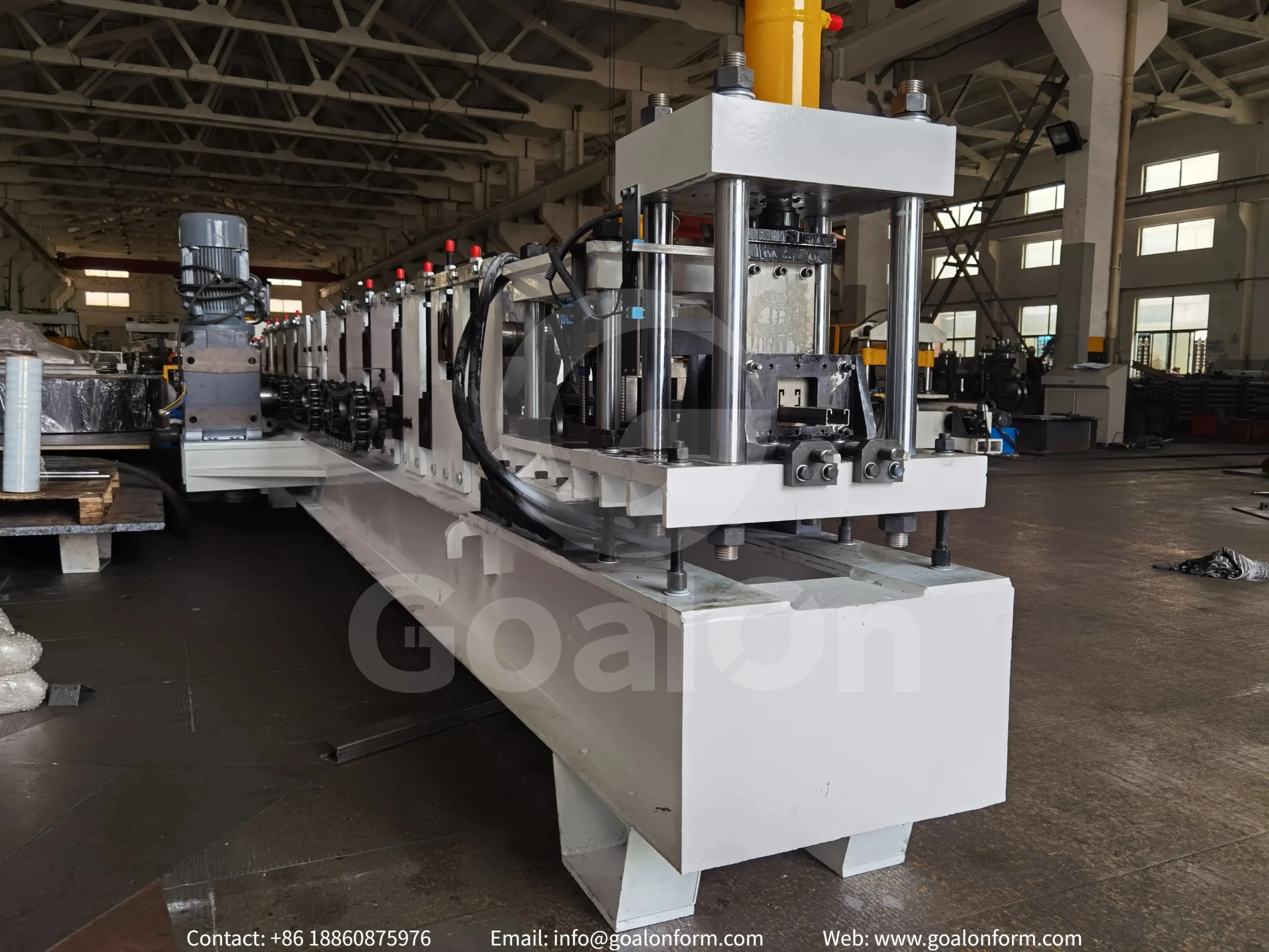 Strut channel roll forming machine with forming rollers for continuous steel profile production