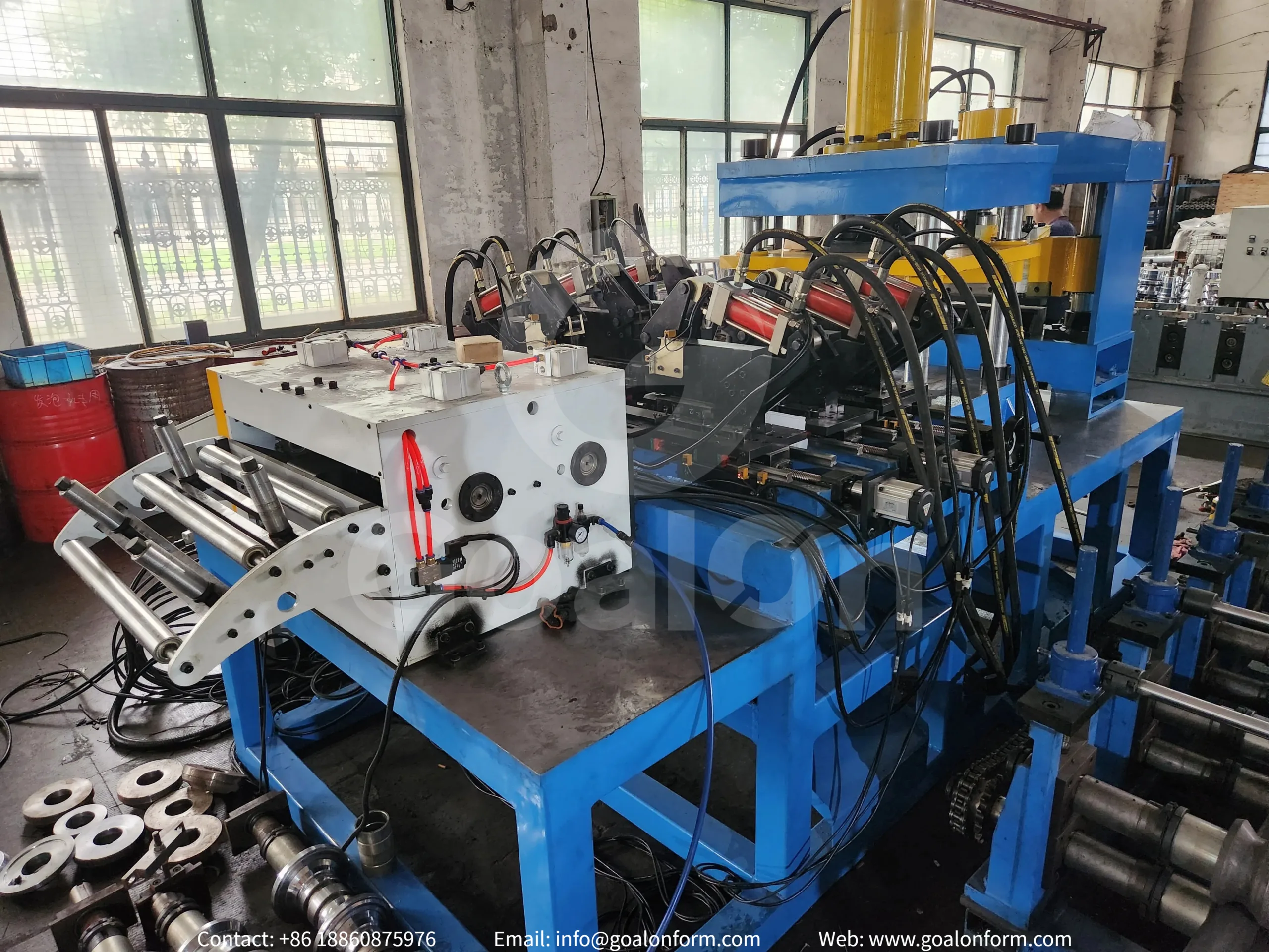 Hydraulic punching unit